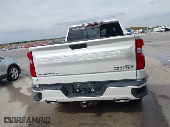 ✅ 2020 Chevrolet Silverado 1500 High Country • VIN: 3GCUYHET3LG401392 • Lot: 43325251. Listed on IAAI with 56,094 mi. Free auction sales archive from the USA and detailed vehicle history report at DreamBid. Image 16.