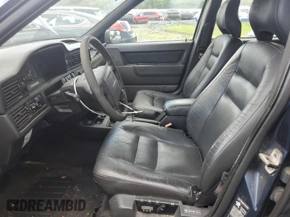 ✅ 1996 Volvo 850 Grand Lux • VIN: YV1LS5541T1270332 • Лот: 65530365. Опубликован ранее на Copart с пробегом 68 617 миль. Бесплатный доступ к архиву аукционных продаж из США и подробный отчёт об истории автомобиля на DreamBid. Изображение 7.