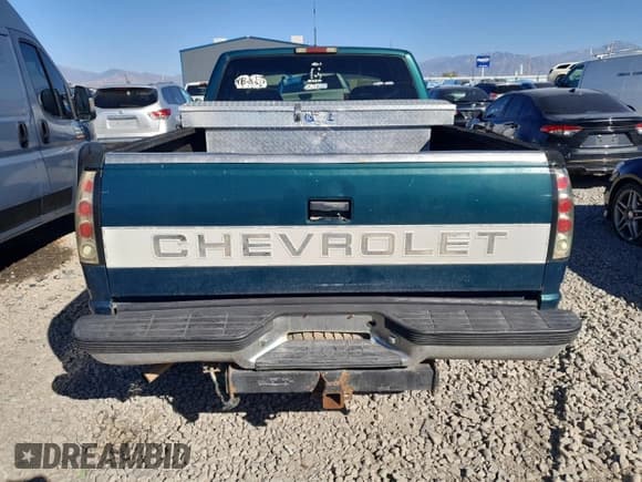 ✅ 1996 Chevrolet Silverado 1500 • VIN: 1GCEK19R8TE248821 • Lot: 82132615. Wystawiony na Copart z przebiegiem 291 896 mil. Bezpłatny archiwum sprzedaży aukcyjnych z USA i szczegółowy raport historii pojazdu na DreamBid. Zdjęcie 6.