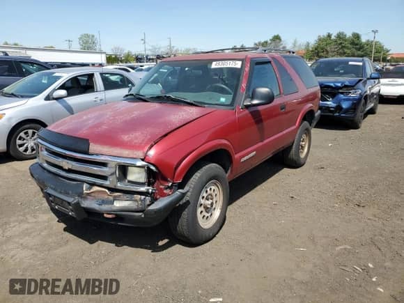 1996 Chevrolet Blazer z VIN 1GNCT18W6TK193788, wystawiony jako Copart lot #49305175 z przebiegiem 136 856 mil mil oraz Szkoda całkowita • Salvage title. Historia ofert i sprzedaży dostępna na DreamBid. Obrazek 1.