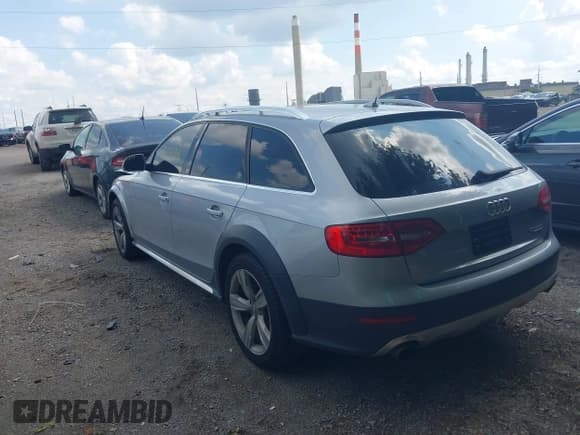 ✅ 2015 Audi allroad A4 Premium Plus • VIN: WA1UFAFL0FA113743 • Лот: 42666224. Опубликован ранее на IAAI с пробегом 124 779 миль. Бесплатный доступ к архиву аукционных продаж из США и подробный отчёт об истории автомобиля на DreamBid. Изображение 3.