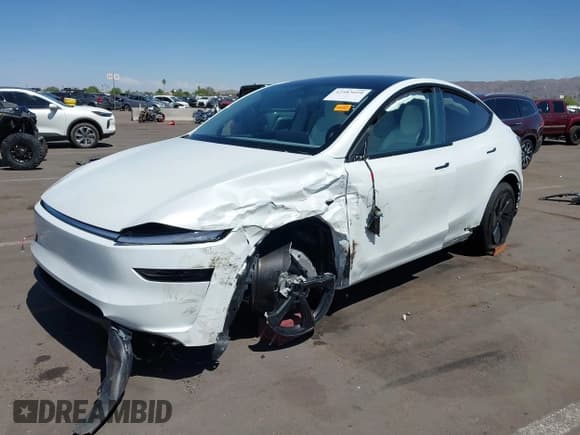 ✅ 2026 Tesla Model Y Long Range Launch Series • VIN: 7SAYGDEE6TF356259 • Лот: 42583010. Опубликован ранее на IAAI с пробегом 738 миль. Бесплатный доступ к архиву аукционных продаж из США и подробный отчёт об истории автомобиля на DreamBid. Изображение 20.