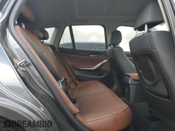 ✅ 2013 BMW X1 28i • VIN: WBAVM1C53DVW46288 • Лот: 85522685. Опубликован ранее на Copart с пробегом Не указан. Бесплатный доступ к архиву аукционных продаж из США и подробный отчёт об истории автомобиля на DreamBid. Изображение 11.