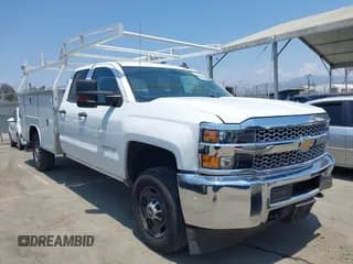 ✅ 2019 Chevrolet Silverado 2500HD Work Truck • VIN: 2GB2CREG1K1169904 • Лот: 42762134. Опубликован ранее на IAAI с пробегом 113 435 миль. Бесплатный доступ к архиву аукционных продаж из США и подробный отчёт об истории автомобиля на DreamBid. Изображение 1.