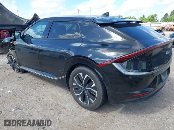 ✅ 2023 Kia EV6 Wind • VIN: KNDC34LAXP5106050 • Lot: 42770842. Wystawiony na IAAI z przebiegiem 17 572 mil. Bezpłatny archiwum sprzedaży aukcyjnych z USA i szczegółowy raport historii pojazdu na DreamBid. Zdjęcie 3.