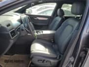 ✅ 2023 VinFast VF 8 Plus • VIN: RLLV1AFA4PH003851 • Lot: 42733955. Wystawiony na Copart z przebiegiem 28 501 mil. Bezpłatny archiwum sprzedaży aukcyjnych z USA i szczegółowy raport historii pojazdu na DreamBid. Zdjęcie 7.