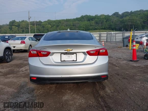 ✅ 2018 Chevrolet Malibu LT • VIN: 1G1ZD5ST2JF230694 • Lot: 42870542. Listed on IAAI with 203,198 mi. Free auction sales archive from the USA and detailed vehicle history report at DreamBid. Image 16.