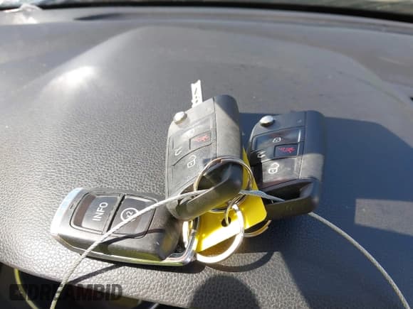 ✅ 2020 Volkswagen Tiguan S • VIN: 3VV1B7AX2LM152478 • Lot: 43059096. Wystawiony na IAAI z przebiegiem 78 481 mil. Bezpłatny archiwum sprzedaży aukcyjnych z USA i szczegółowy raport historii pojazdu na DreamBid. Zdjęcie 11.