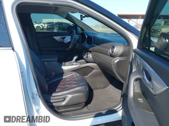 ✅ 2021 Chevrolet Blazer LT • VIN: 3GNKBBRA0MS537631 • Lot: 43196042. Wystawiony na IAAI z przebiegiem 63 876 mil mil. Skorzystaj z bezpłatnego archiwum sprzedaży aukcyjnych z USA i zobacz szczegółowy raport historii pojazdu na DreamBid. Zdjęcie 5.