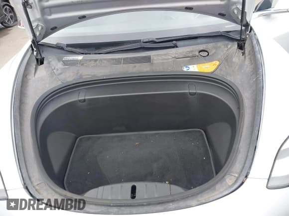 ✅ 2018 Tesla Model 3 Long Range Battery • VIN: 5YJ3E1EA6JF007897 • Lot: 43681611. Wystawiony na IAAI z przebiegiem 50 442 mil. Bezpłatny archiwum sprzedaży aukcyjnych z USA i szczegółowy raport historii pojazdu na DreamBid. Zdjęcie 10.