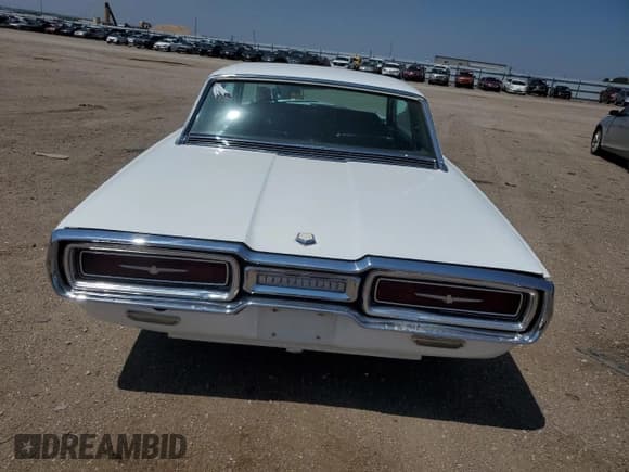 ✅ 1964 Ford Thunderbird • VIN: 4Y83Z125494 • Лот: 59210415. Опубликован ранее на Copart с пробегом 86 004 миль. Бесплатный доступ к архиву аукционных продаж из США и подробный отчёт об истории автомобиля на DreamBid. Изображение 6.