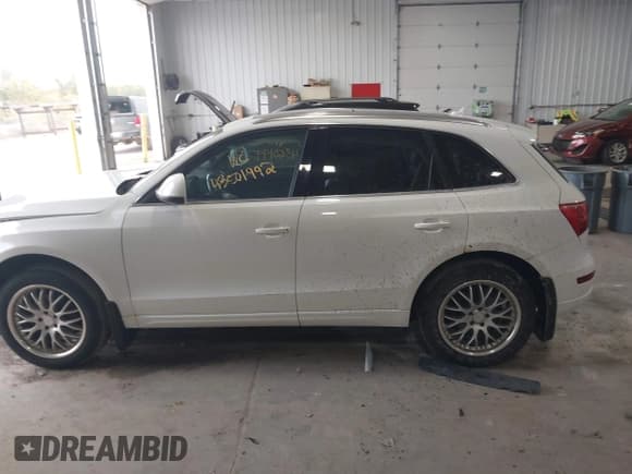 ✅ 2010 Audi Q5 Premium Plus • VIN: WA1LKAFP1AA104830 • Lot: 43501992. Listed on IAAI with 234,456 mi. Free auction sales archive from the USA and detailed vehicle history report at DreamBid. Image 15.