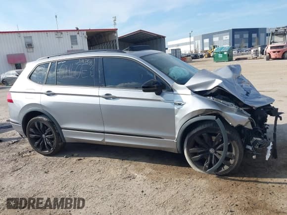 ✅ 2020 Volkswagen Tiguan SE • VIN: 3VV3B7AX3LM134970 • Lot: 43784415. Wystawiony na IAAI z przebiegiem Nie podano. Bezpłatny archiwum sprzedaży aukcyjnych z USA i szczegółowy raport historii pojazdu na DreamBid. Zdjęcie 13.