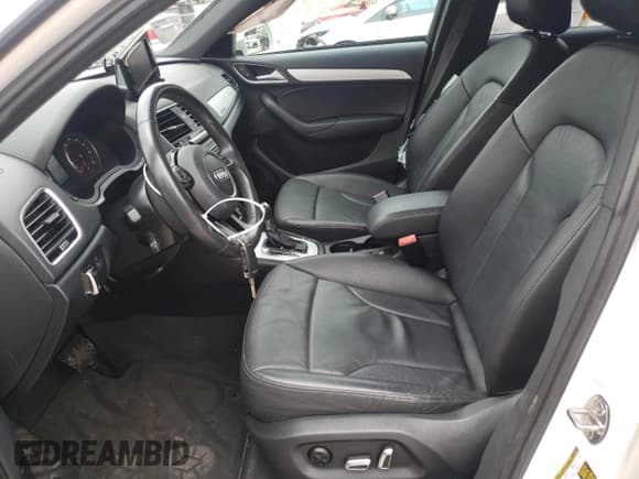 ✅ 2018 Audi Q3 Premium • VIN: WA1ECCFSXJR026670 • Lot: 68262515. Wystawiony na Copart z przebiegiem 61 352 mil. Bezpłatny archiwum sprzedaży aukcyjnych z USA i szczegółowy raport historii pojazdu na DreamBid. Zdjęcie 7.