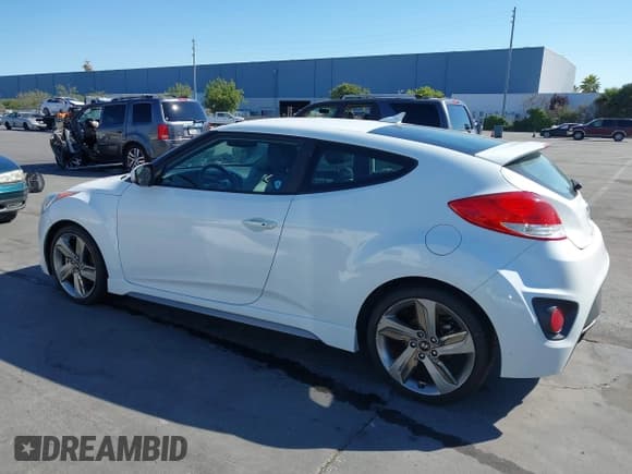 ✅ 2013 Hyundai Veloster Turbo • VIN: KMHTC6AE4DU158224 • Lot: 42725813. Wystawiony na IAAI z przebiegiem Nie podano. Bezpłatny archiwum sprzedaży aukcyjnych z USA i szczegółowy raport historii pojazdu na DreamBid. Zdjęcie 3.