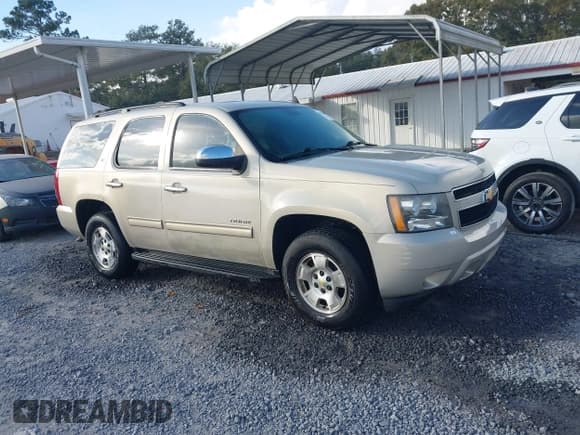 ✅ 2012 Chevrolet Tahoe LT • VIN: 1GNSCBE04CR141228 • Lot: 43740494. Wystawiony na IAAI z przebiegiem 261 914 mil. Bezpłatny archiwum sprzedaży aukcyjnych z USA i szczegółowy raport historii pojazdu na DreamBid. Zdjęcie 1.