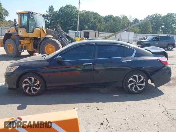 ✅ 2017 Honda Accord EX • VIN: 1HGCR2F71HA282580 • Lot: 43295304. Listed on IAAI with 113,901 mi. Free auction sales archive from the USA and detailed vehicle history report at DreamBid. Image 14.