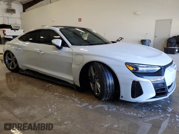 ✅ 2023 Audi e-tron GT Premium Plus • VIN: WAUFJBFW4P7002475 • Лот: 61997244. Опубликован ранее на Copart с пробегом Не указан. Бесплатный доступ к архиву аукционных продаж из США и подробный отчёт об истории автомобиля на DreamBid. Изображение 4.