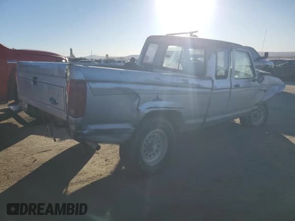 ✅ 1991 Ford Ranger • VIN: 1FTCR15T2MPA03393 • Lot: 89352295. Wystawiony na Copart z przebiegiem 28 308 mil. Bezpłatny archiwum sprzedaży aukcyjnych z USA i szczegółowy raport historii pojazdu na DreamBid. Zdjęcie 3.