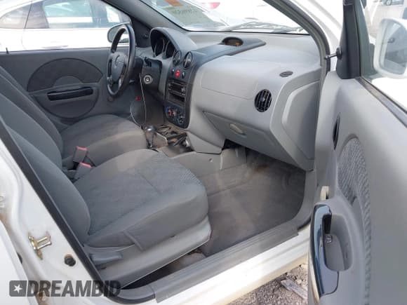 ✅ 2005 Chevrolet Aveo LS • VIN: KL1TD62635B448127 • Lot: 42896520. Wystawiony na IAAI z przebiegiem 52 987 mil. Bezpłatny archiwum sprzedaży aukcyjnych z USA i szczegółowy raport historii pojazdu na DreamBid. Zdjęcie 5.