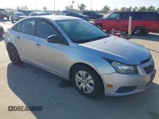 2014 Chevrolet Cruze LS z VIN 1G1PA5SH4E7284705, wystawiony jako IAAI lot #43552753 z przebiegiem 144 110 mil mil oraz . Historia ofert i sprzedaży dostępna na DreamBid. Obrazek 1.