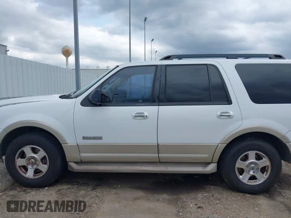 ✅ 2007 Ford Expedition Eddie Bauer • VIN: 1FMFU18517LA11176 • Лот: 42167558. Опубликован ранее на IAAI с пробегом 238 839 миль. Бесплатный доступ к архиву аукционных продаж из США и подробный отчёт об истории автомобиля на DreamBid. Изображение 14.