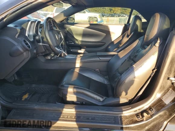 ✅ 2015 Chevrolet Camaro LT • VIN: 2G1FF3D3XF9222616 • Lot: 91900595. Wystawiony na Copart z przebiegiem 198 466 mil. Bezpłatny archiwum sprzedaży aukcyjnych z USA i szczegółowy raport historii pojazdu na DreamBid. Zdjęcie 7.