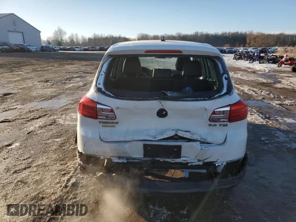 ✅ 2012 Volkswagen Tiguan LE • VIN: WVGAV7AXXCW568697 • Lot: 43210435. Listed on Copart with 181,249 mi. Free auction sales archive from the USA and detailed vehicle history report at DreamBid. Image 6.