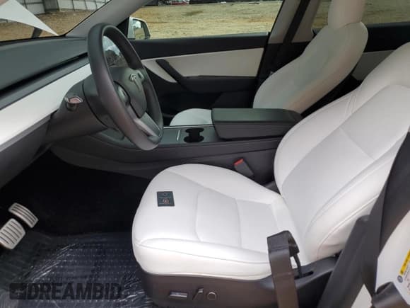 ✅ 2021 Tesla Model Y Performance • VIN: 5YJYGDEF3MF246650 • Lot: 81939935. Wystawiony na Copart z przebiegiem 62 175 mil. Bezpłatny archiwum sprzedaży aukcyjnych z USA i szczegółowy raport historii pojazdu na DreamBid. Zdjęcie 7.