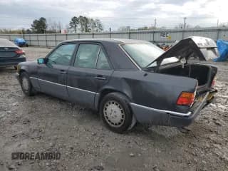 ✅ 1993 Mercedes-Benz E 320 • VIN: WDBEA32EXPB907462 • Лот: 50077925. Опубликован ранее на Copart с пробегом 293 487 миль. Бесплатный доступ к архиву аукционных продаж из США и подробный отчёт об истории автомобиля на DreamBid. Изображение 2.