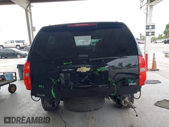 ✅ 2011 Chevrolet Suburban LT • VIN: 1GNSCJE07BR402263 • Lot: 43556526. Listed on IAAI with 151,634 mi. Free auction sales archive from the USA and detailed vehicle history report at DreamBid. Image 16.