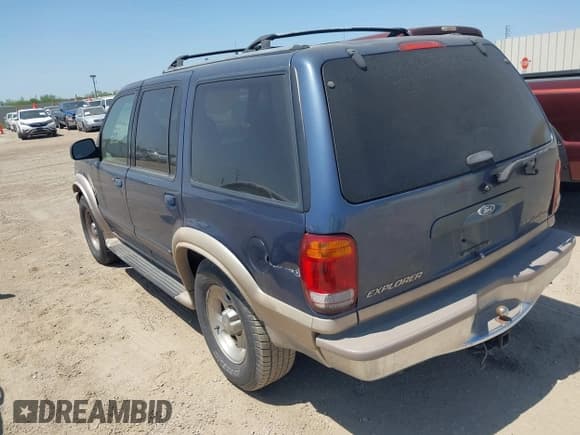✅ 2000 Ford Explorer • VIN: 1FMZU64P3YZB70619 • Lot: 42000128. Wystawiony na IAAI z przebiegiem 230 681 mil. Bezpłatny archiwum sprzedaży aukcyjnych z USA i szczegółowy raport historii pojazdu na DreamBid. Zdjęcie 3.