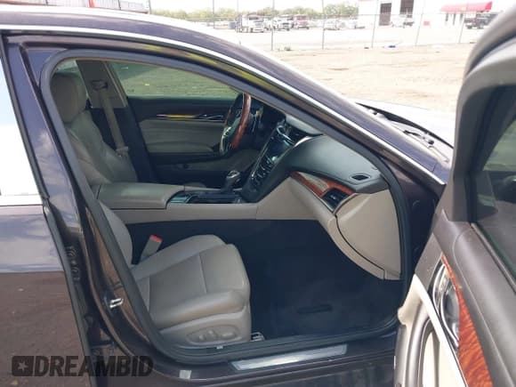 ✅ 2015 Cadillac CTS Luxury AWD • VIN: 1G6AX5S38F0108124 • Lot: 43381872. Listed on IAAI with 188,150 mi. Free auction sales archive from the USA and detailed vehicle history report at DreamBid. Image 5.