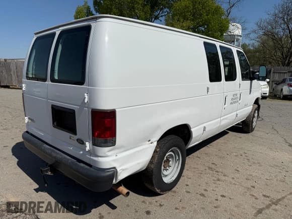 ✅ 2010 Ford Econoline Cargo Commercial • VIN: 1FTNE1EW6ADA36473 • Lot: 52734905. Wystawiony na Copart z przebiegiem 476 354 mil. Bezpłatny archiwum sprzedaży aukcyjnych z USA i szczegółowy raport historii pojazdu na DreamBid. Zdjęcie 4.