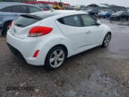 ✅ 2014 Hyundai Veloster • VIN: KMHTC6AD8EU194586 • Lot: 43305495. Wystawiony na IAAI z przebiegiem 163 908 mil. Bezpłatny archiwum sprzedaży aukcyjnych z USA i szczegółowy raport historii pojazdu na DreamBid. Zdjęcie 4.