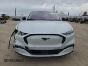 ✅ 2022 Ford Mustang Mach-E Premium • VIN: 3FMTK3SU3NMA57110 • Лот: 91570275. Опубликован ранее на Copart с пробегом 56 064 миль. Бесплатный доступ к архиву аукционных продаж из США и подробный отчёт об истории автомобиля на DreamBid. Изображение 5.