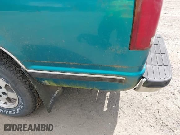 ✅ 1995 GMC Sierra 1500 • VIN: 1GTEC14K9SZ528472 • Lot: 42264927. Wystawiony na IAAI z przebiegiem 108 792 mil. Bezpłatny archiwum sprzedaży aukcyjnych z USA i szczegółowy raport historii pojazdu na DreamBid. Zdjęcie 14.