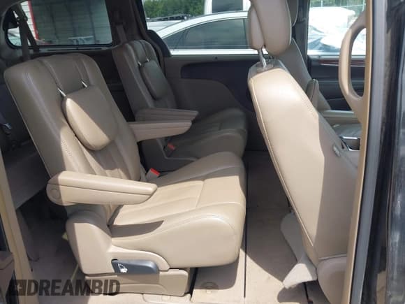 ✅ 2012 Chrysler Town & Country Touring L • VIN: 2C4RC1CG5CR287603 • Лот: 43089125. Опубликован ранее на IAAI с пробегом 169 966 миль. Бесплатный доступ к архиву аукционных продаж из США и подробный отчёт об истории автомобиля на DreamBid. Изображение 8.