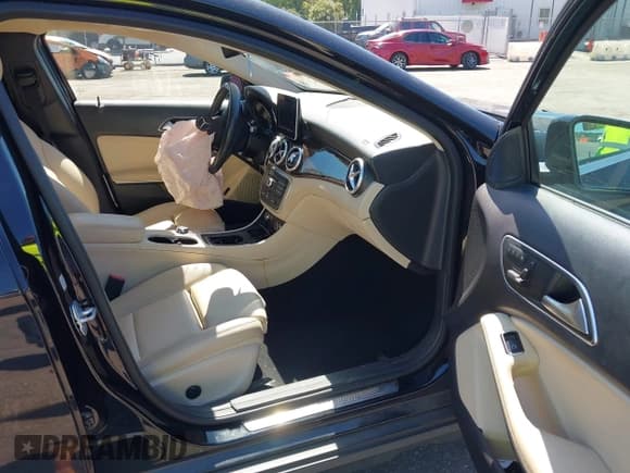 ✅ 2017 Mercedes-Benz GLA 250 • VIN: WDCTG4EB2HJ335299 • Лот: 42848255. Опубликован ранее на IAAI с пробегом 80 405 миль. Бесплатный доступ к архиву аукционных продаж из США и подробный отчёт об истории автомобиля на DreamBid. Изображение 5.