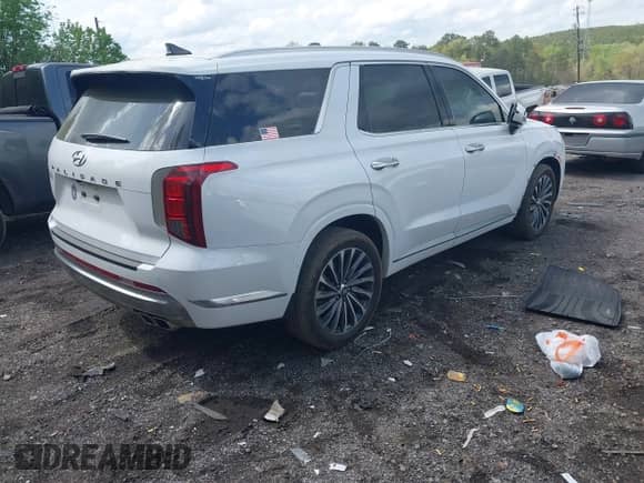 2025 Hyundai Palisade Calligraphy z VIN KM8R74GE8SU828199, wystawiony jako IAAI lot #41939641 z przebiegiem 16 939 mil mil oraz . Historia ofert i sprzedaży dostępna na DreamBid. Obrazek 4.