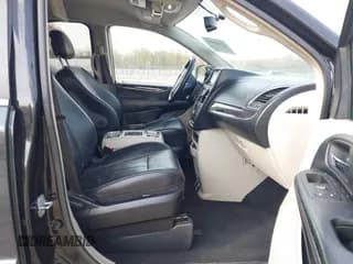 ✅ 2015 Chrysler Town & Country Touring • VIN: 2C4RC1BG4FR552338 • Lot: 43649993. Wystawiony na IAAI z przebiegiem 205 180 mil. Bezpłatny archiwum sprzedaży aukcyjnych z USA i szczegółowy raport historii pojazdu na DreamBid. Zdjęcie 5.