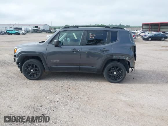 ✅ 2022 Jeep Renegade Latitude • VIN: ZACNJDB14NPN69139 • Lot: 42837146. Wystawiony na IAAI z przebiegiem 37 716 mil. Bezpłatny archiwum sprzedaży aukcyjnych z USA i szczegółowy raport historii pojazdu na DreamBid. Zdjęcie 14.