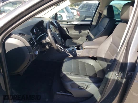 ✅ 2016 Volkswagen Touareg Sport • VIN: WVGEF9BP0GD012604 • Lot: 85132214. Listed on Copart with 127,155 mi. Free auction sales archive from the USA and detailed vehicle history report at DreamBid. Image 7.