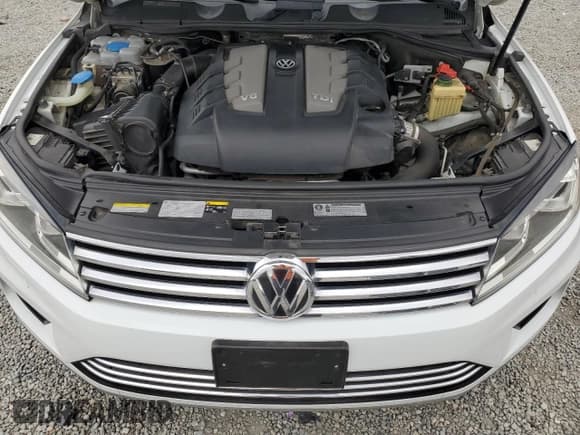 ✅ 2016 Volkswagen Touareg Lux • VIN: WVGEP9BP3GD003845 • Lot: 85583725. Listed on Copart with 173,119 mi. Free auction sales archive from the USA and detailed vehicle history report at DreamBid. Image 12.