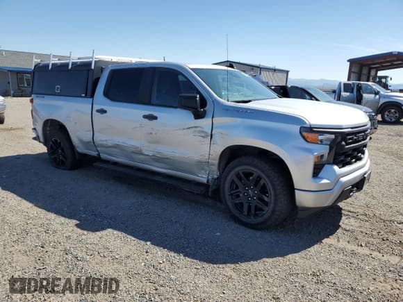 ✅ 2022 Chevrolet Silverado 1500 Custom • VIN: 3GCPDBEK7NG524015 • Lot: 61670805. Wystawiony na Copart z przebiegiem 24 733 mil. Bezpłatny archiwum sprzedaży aukcyjnych z USA i szczegółowy raport historii pojazdu na DreamBid. Zdjęcie 4.