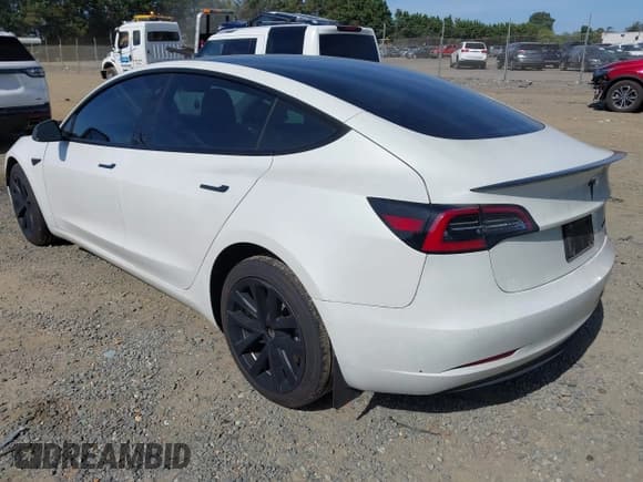 ✅ 2022 Tesla Model 3 Long Range • VIN: 5YJ3E1EB6NF318647 • Lot: 43367118. Wystawiony na IAAI z przebiegiem 49 281 mil. Bezpłatny archiwum sprzedaży aukcyjnych z USA i szczegółowy raport historii pojazdu na DreamBid. Zdjęcie 3.