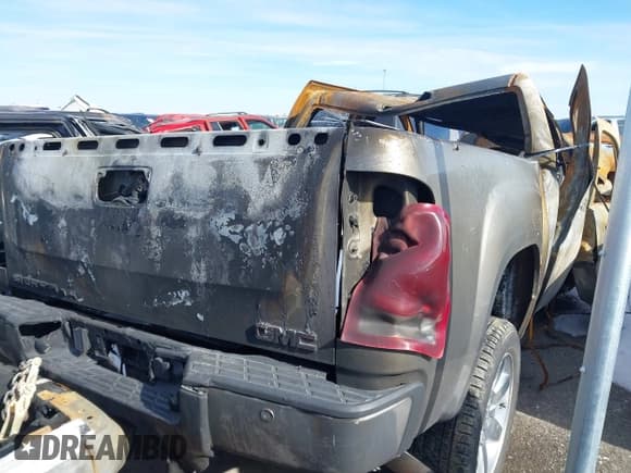 ✅ 2013 GMC Sierra 1500 SLT • VIN: 3GTP2WE71DG119498 • Lot: 41644762. Listed on IAAI with Not provided. Free auction sales archive from the USA and detailed vehicle history report at DreamBid. Image 4.