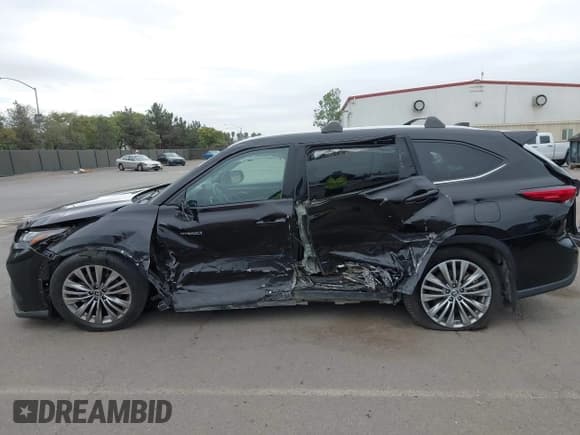 ✅ 2021 Toyota Highlander Hybrid Platinum • VIN: 5TDEBRCHXMS026372 • Lot: 43432317. Listed on IAAI with 89,490 mi. Free auction sales archive from the USA and detailed vehicle history report at DreamBid. Image 15.