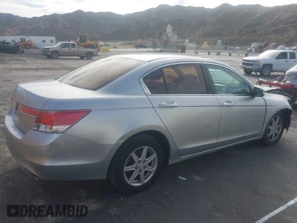 ✅ 2012 Honda Accord LX • VIN: 1HGCP2F33CA168897 • Lot: 43664479. Wystawiony na IAAI z przebiegiem 380 789 mil. Bezpłatny archiwum sprzedaży aukcyjnych z USA i szczegółowy raport historii pojazdu na DreamBid. Zdjęcie 13.