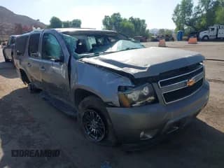 ✅ 2009 Chevrolet Suburban 2LT • VIN: 1GNFC260X9R273998 • Lot: 43517089. Wystawiony na IAAI z przebiegiem Nie podano. Bezpłatny archiwum sprzedaży aukcyjnych z USA i szczegółowy raport historii pojazdu na DreamBid. Zdjęcie 1.